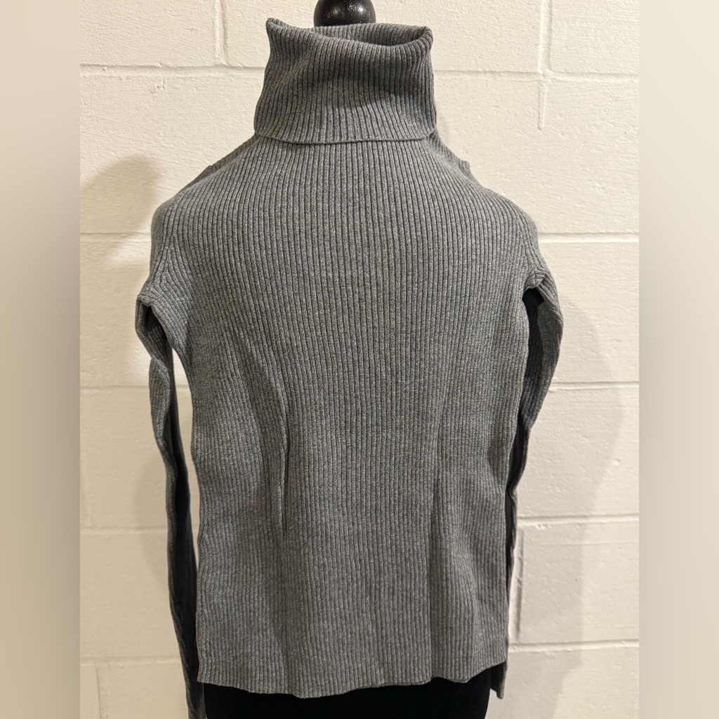 Gap Medium Heather Gray Ribbed Turtleneck Sweater. Size Xs. Very Gently Loved.